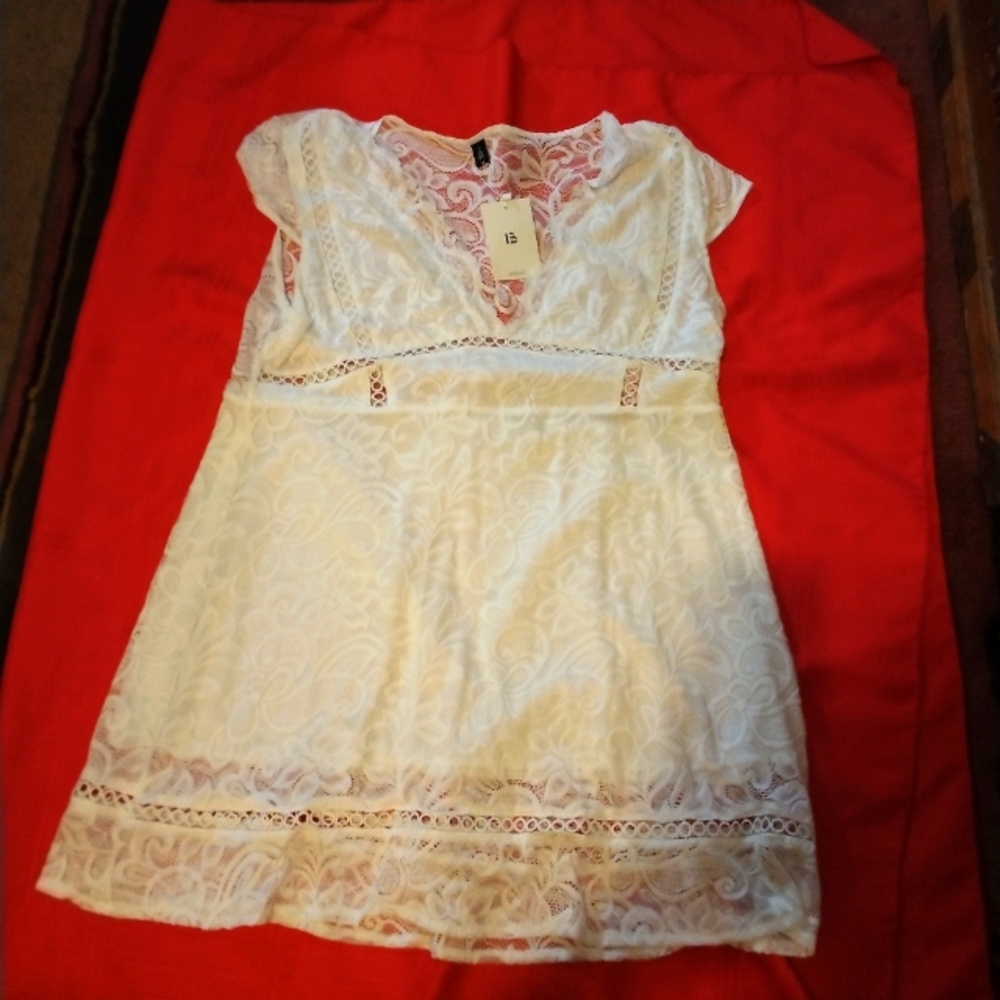 Wand lace dress